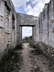 grey concrete ruins close-up photography
