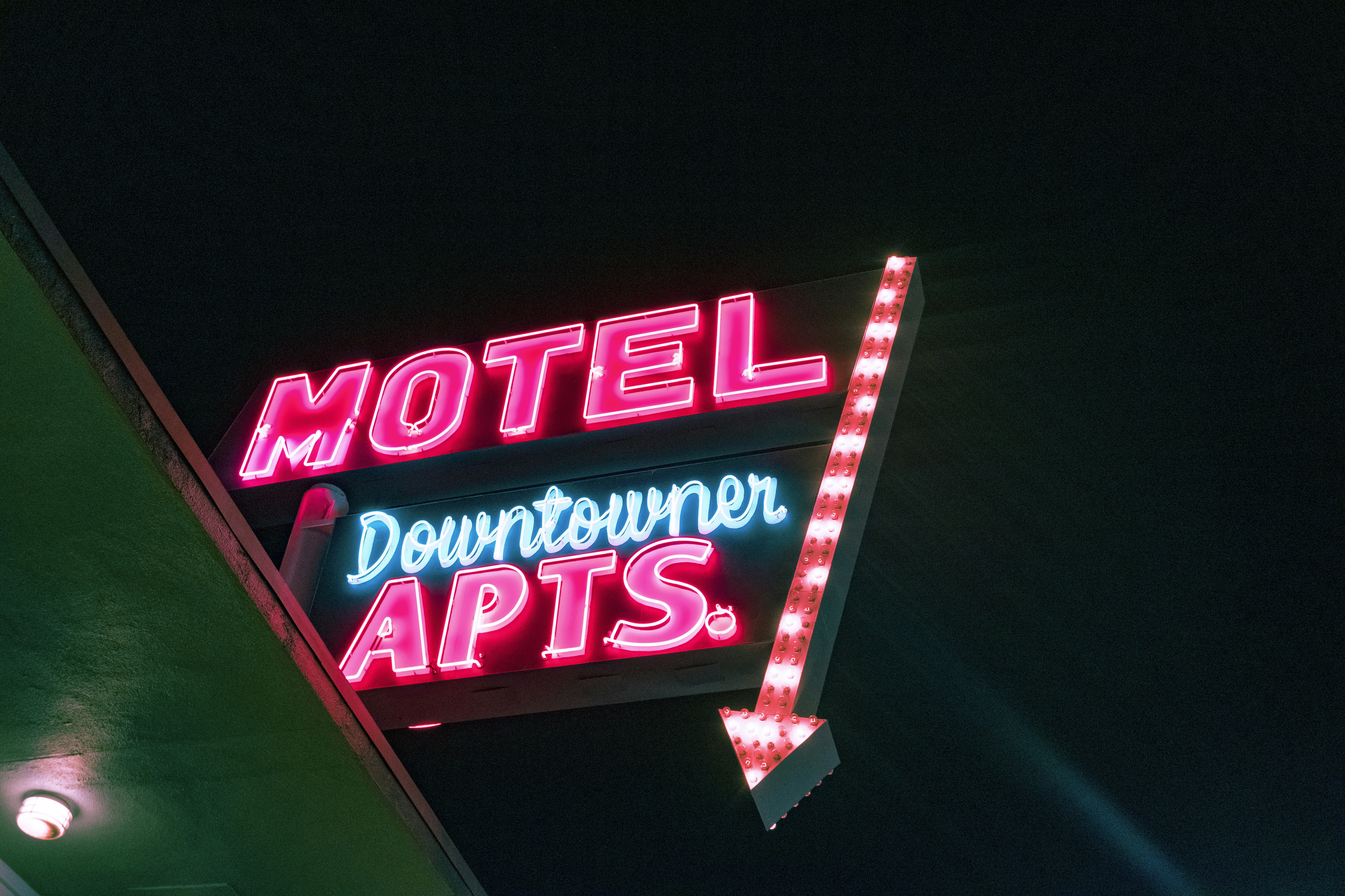turned-on Motel Downtowner Apartments neon light signage