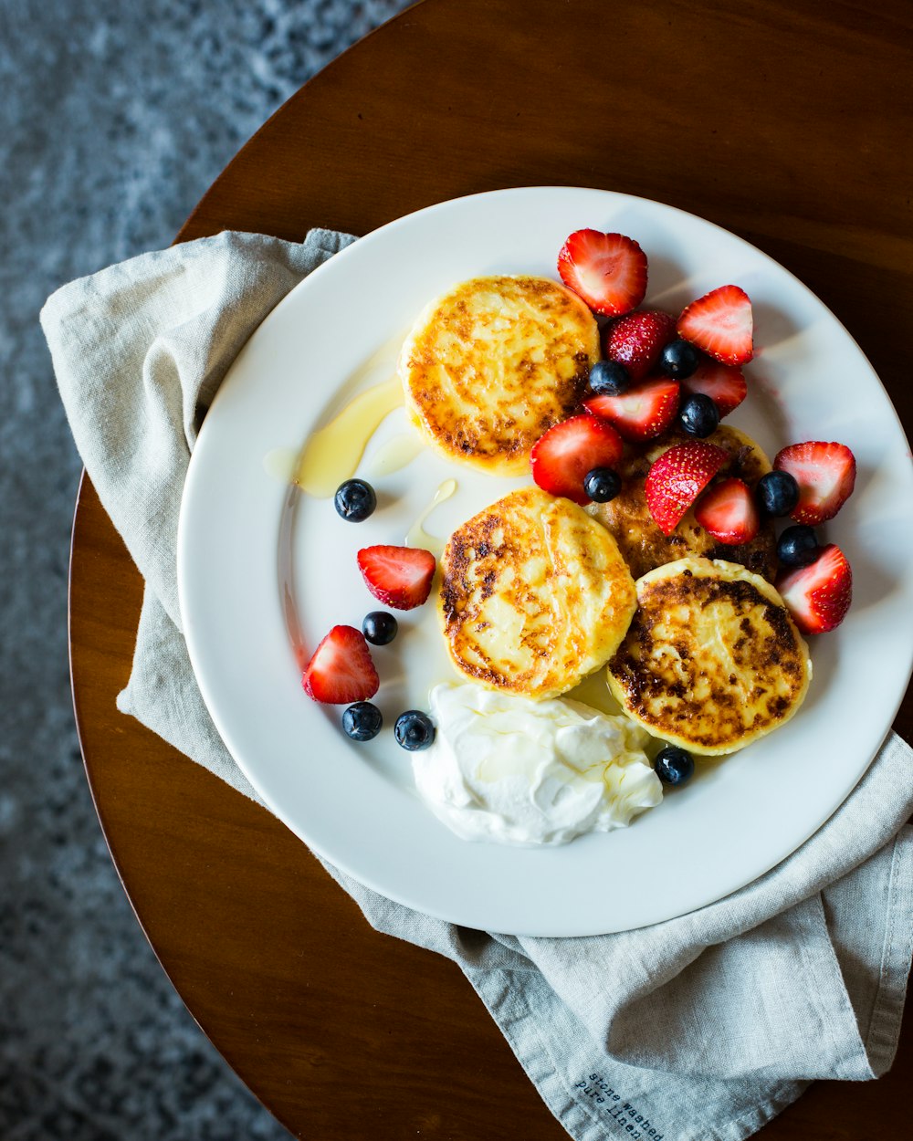 pancake with strawberry and blue berry