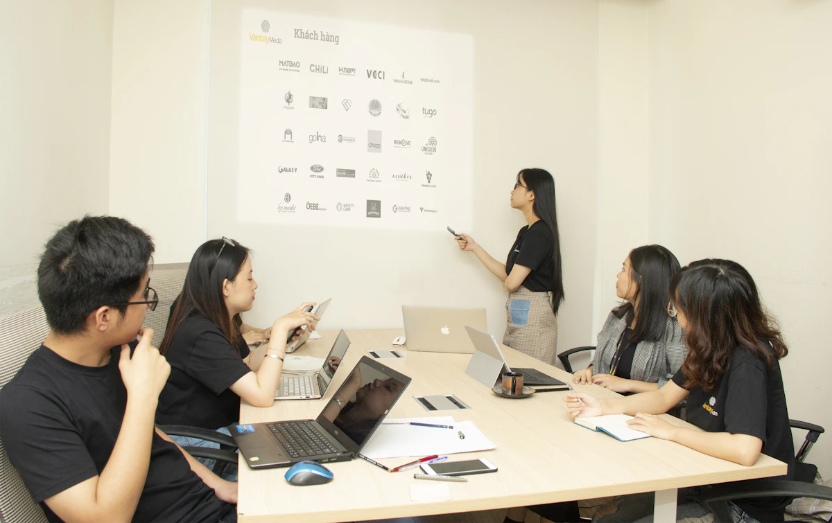8 Steps to Automate Agency Booking Confirmations in 2026