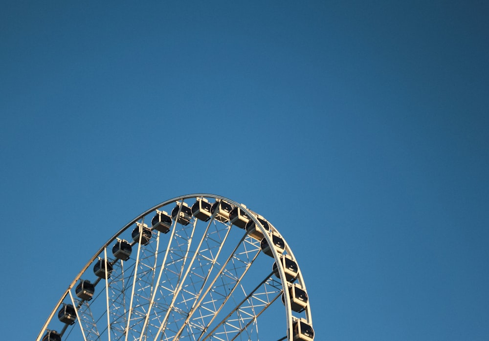 ruota panoramica bianca