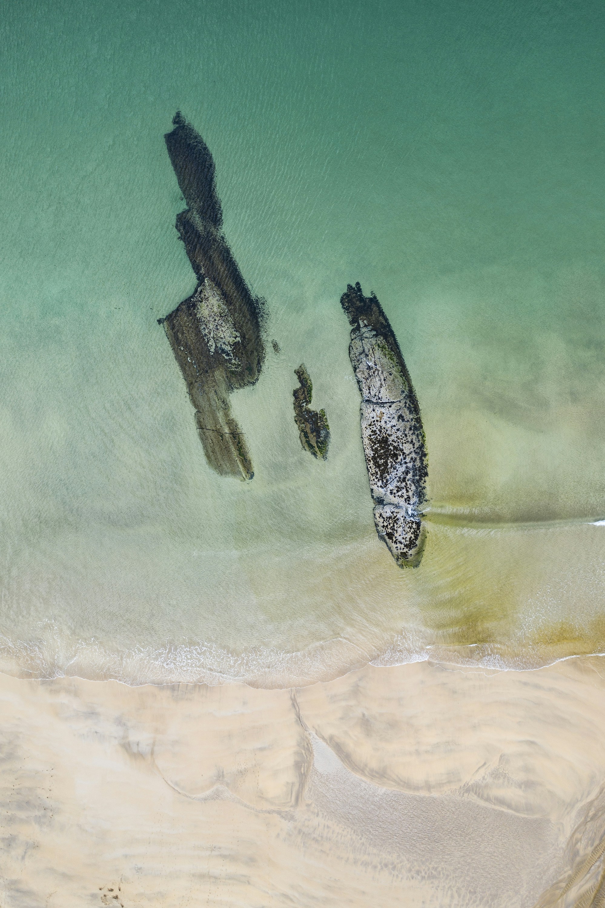 specchio d'acqua e roccia