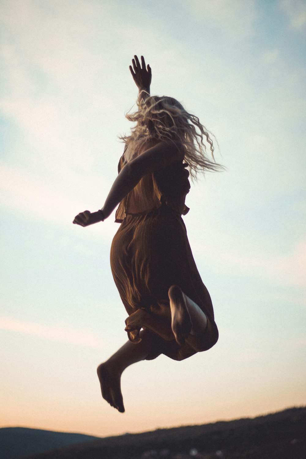 femme en position de saut