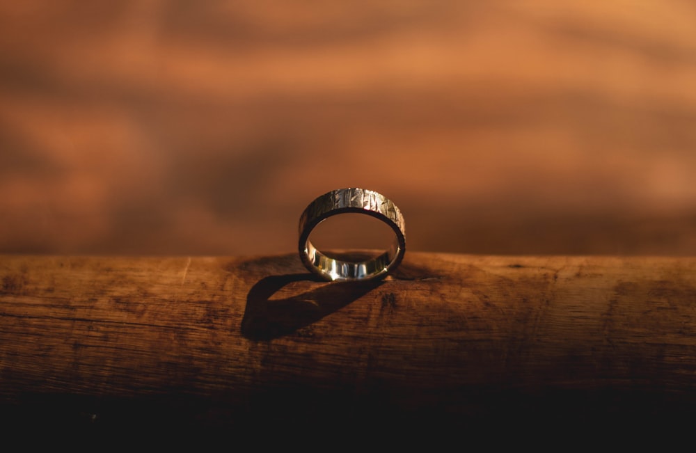 shallow focus photography of gold-colored ring