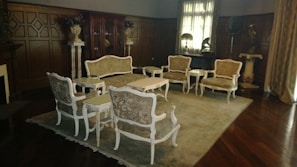 An elegant living space featuring timeless furniture pieces.