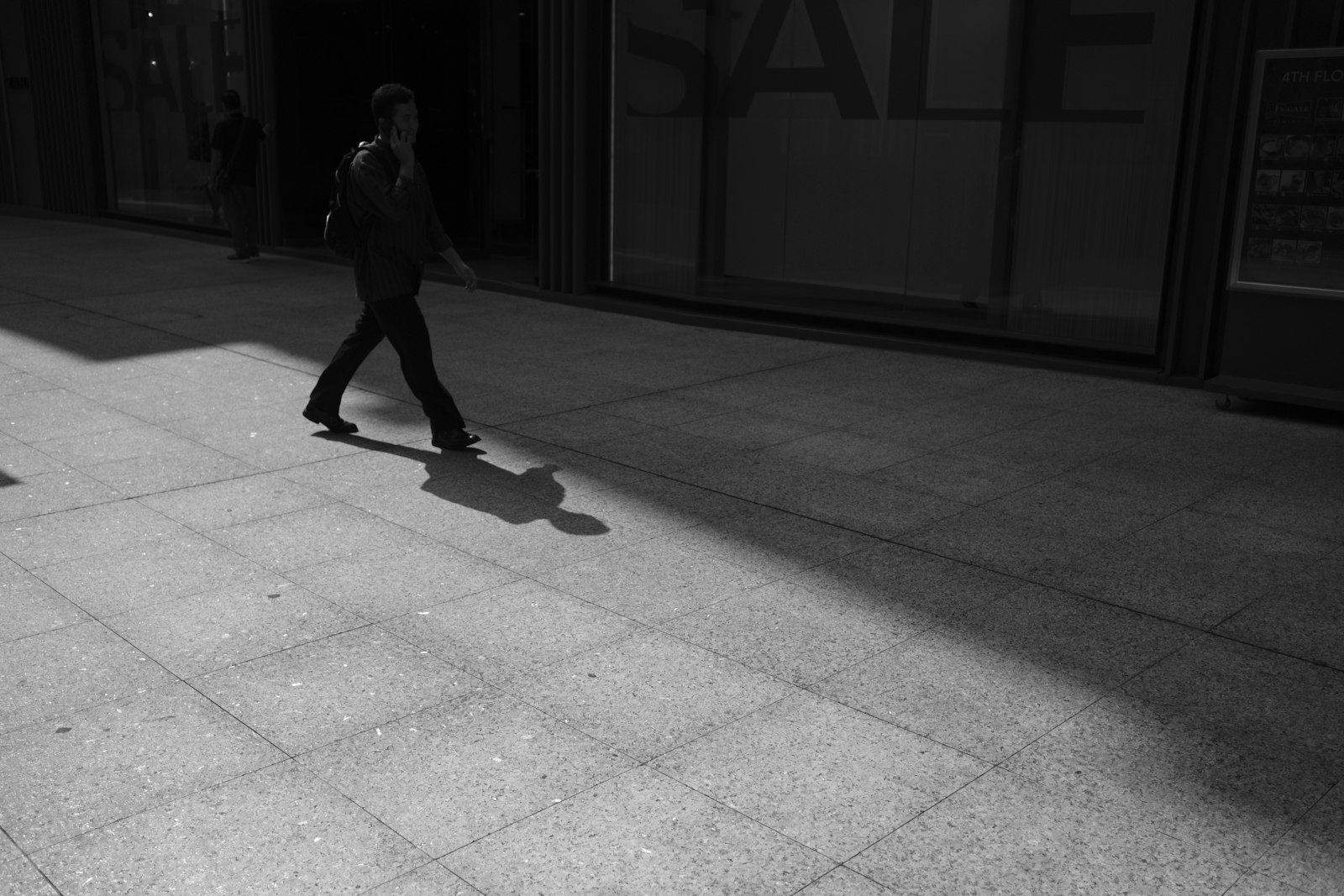 Fujifilm X-Pro2 + Fujifilm XF 23mm F2 R WR sample photo. Man walking in street photography