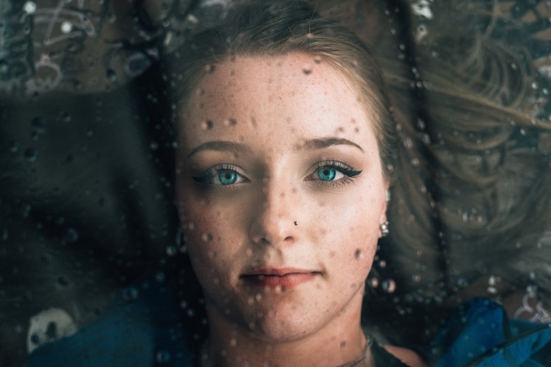 Visage glamour d’une femme