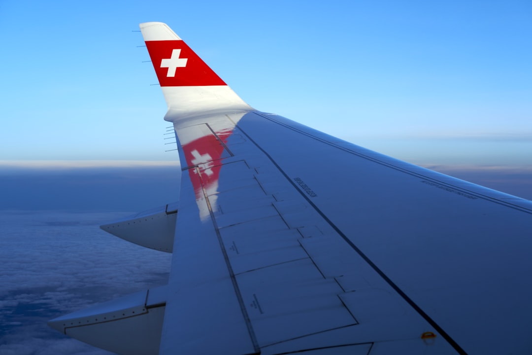 white and red airplane close-up photography