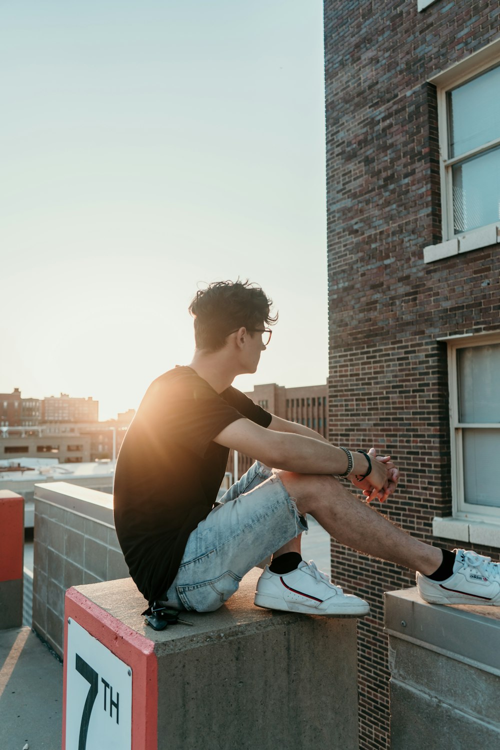 man siting on focus photography