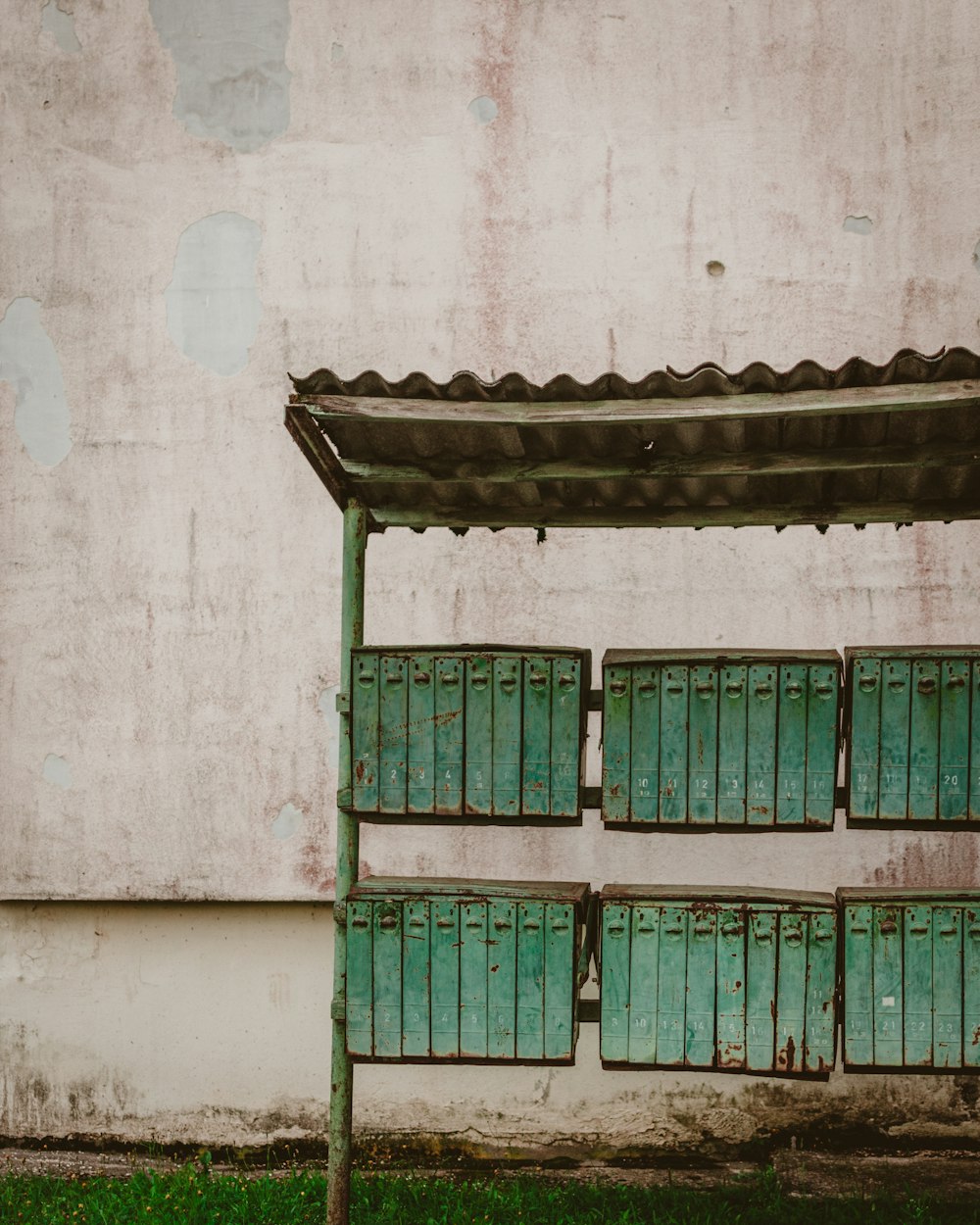 green and brown boxes