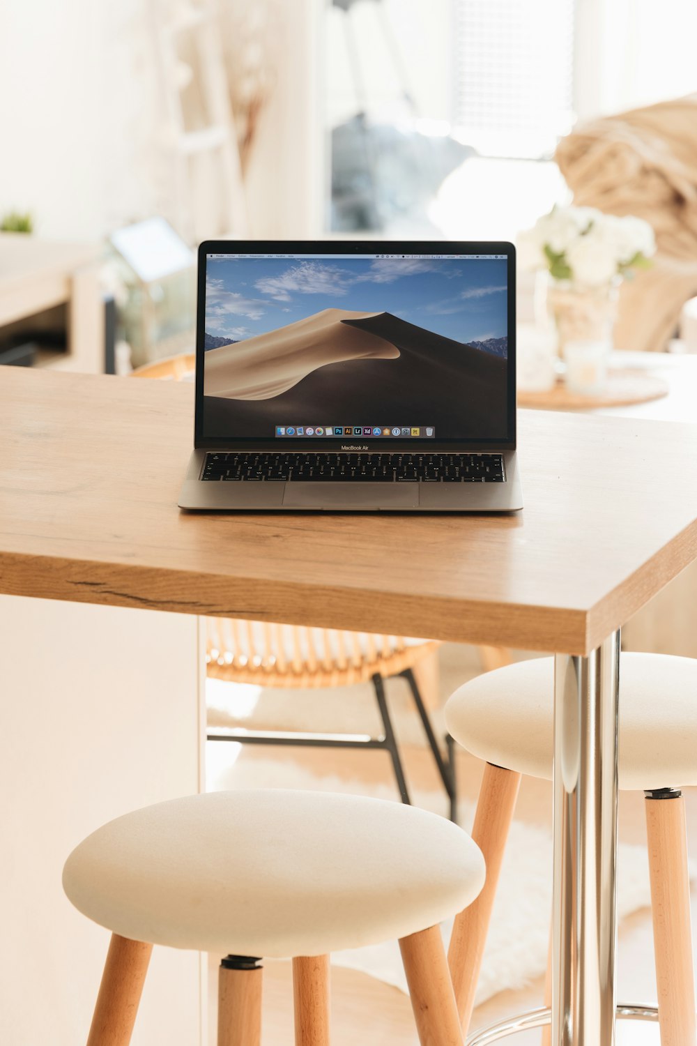 銀色のMacBook Pro