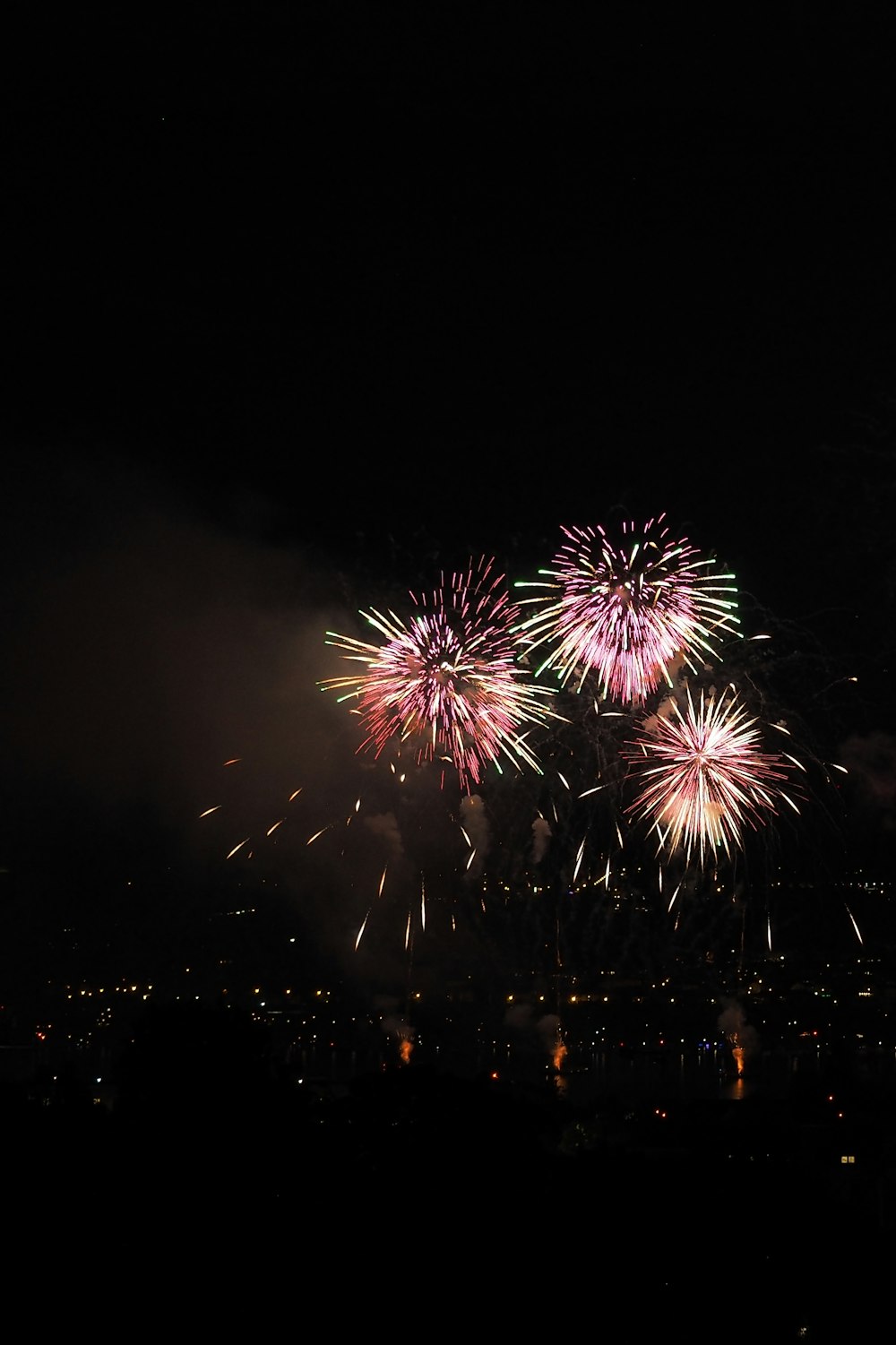 time-lapse photography of fireworks in the sky during nighttime