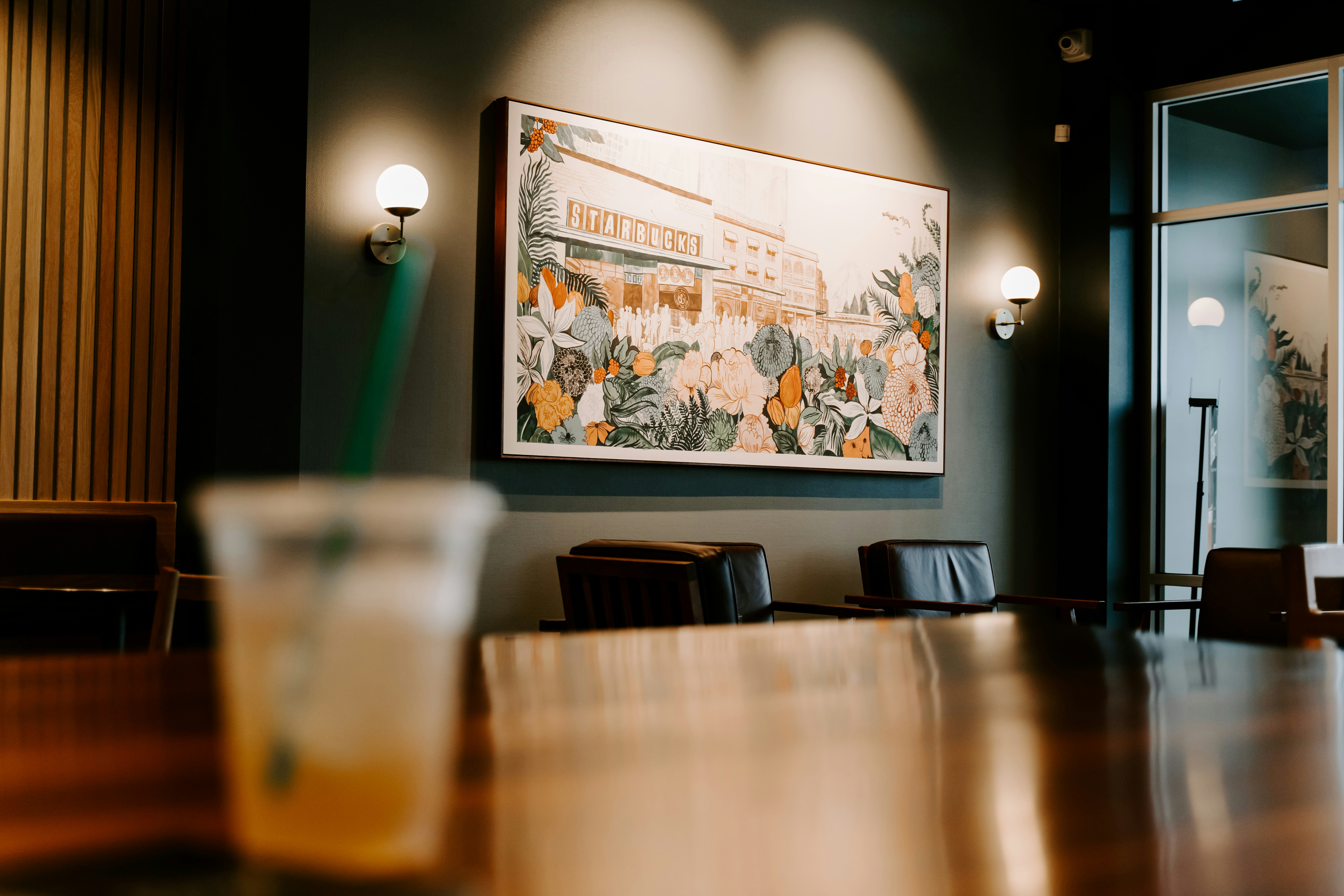 https://images.unsplash.com/photo-1565650874758-f7f3019b0570?ixid=M3w2MjYzNjJ8MHwxfHNlYXJjaHw3fHxTdGFyYnVja3N8ZW58MHwwfHx8MTcyMTk1MDI4OXww&ixlib=rb-4.0.3