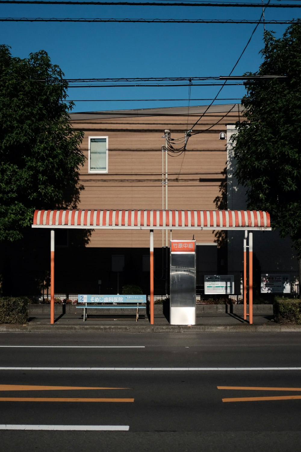 white and red waiting shed