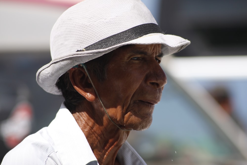 man wearing white and gray hat