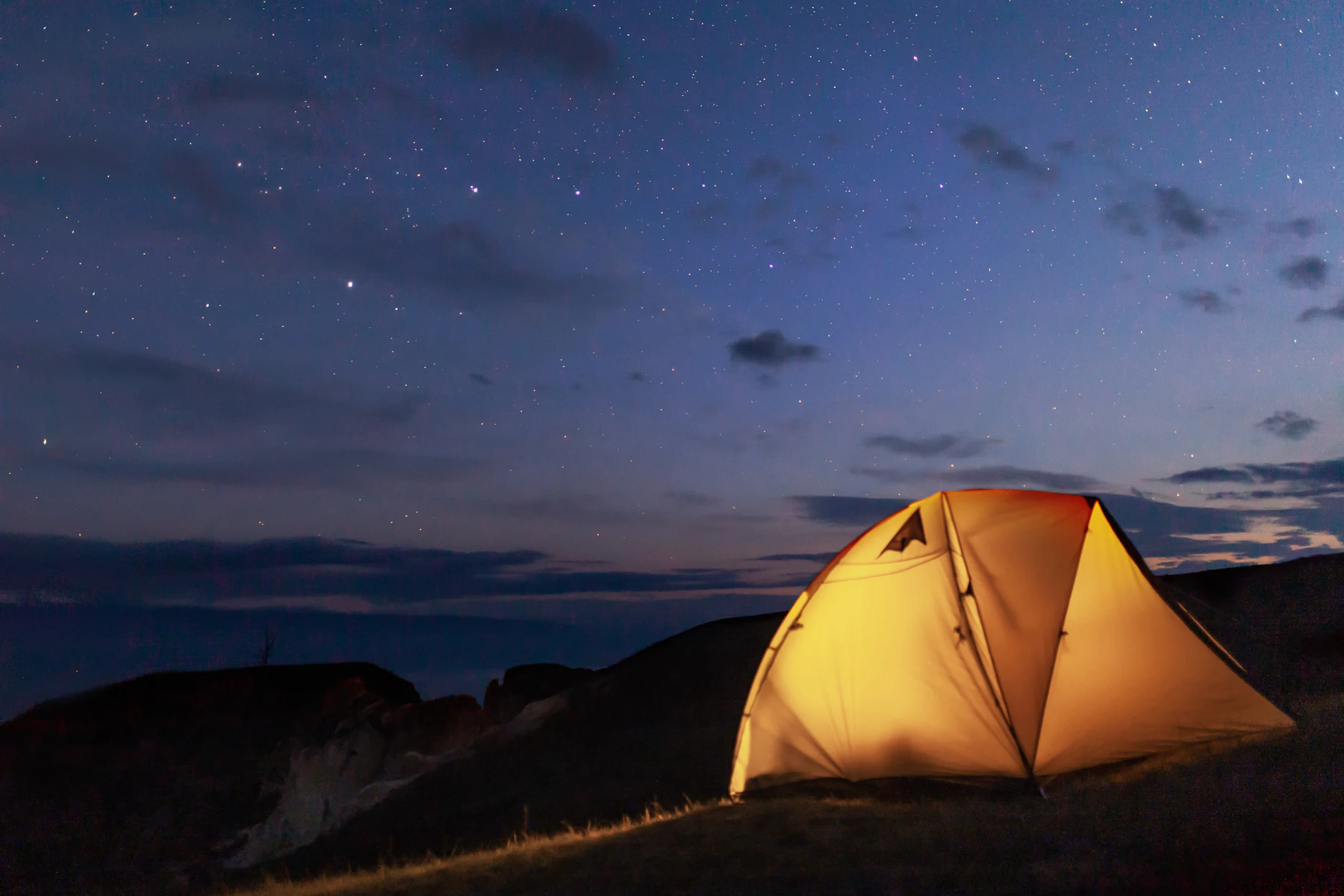 A mountain hut lit at dusk, an image of a 2-hour session away from your offices.