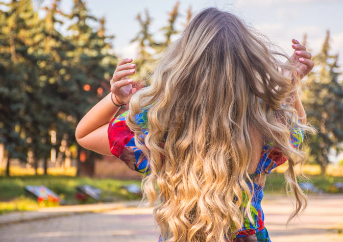 Długie włosy z objętością — salon Love Hair