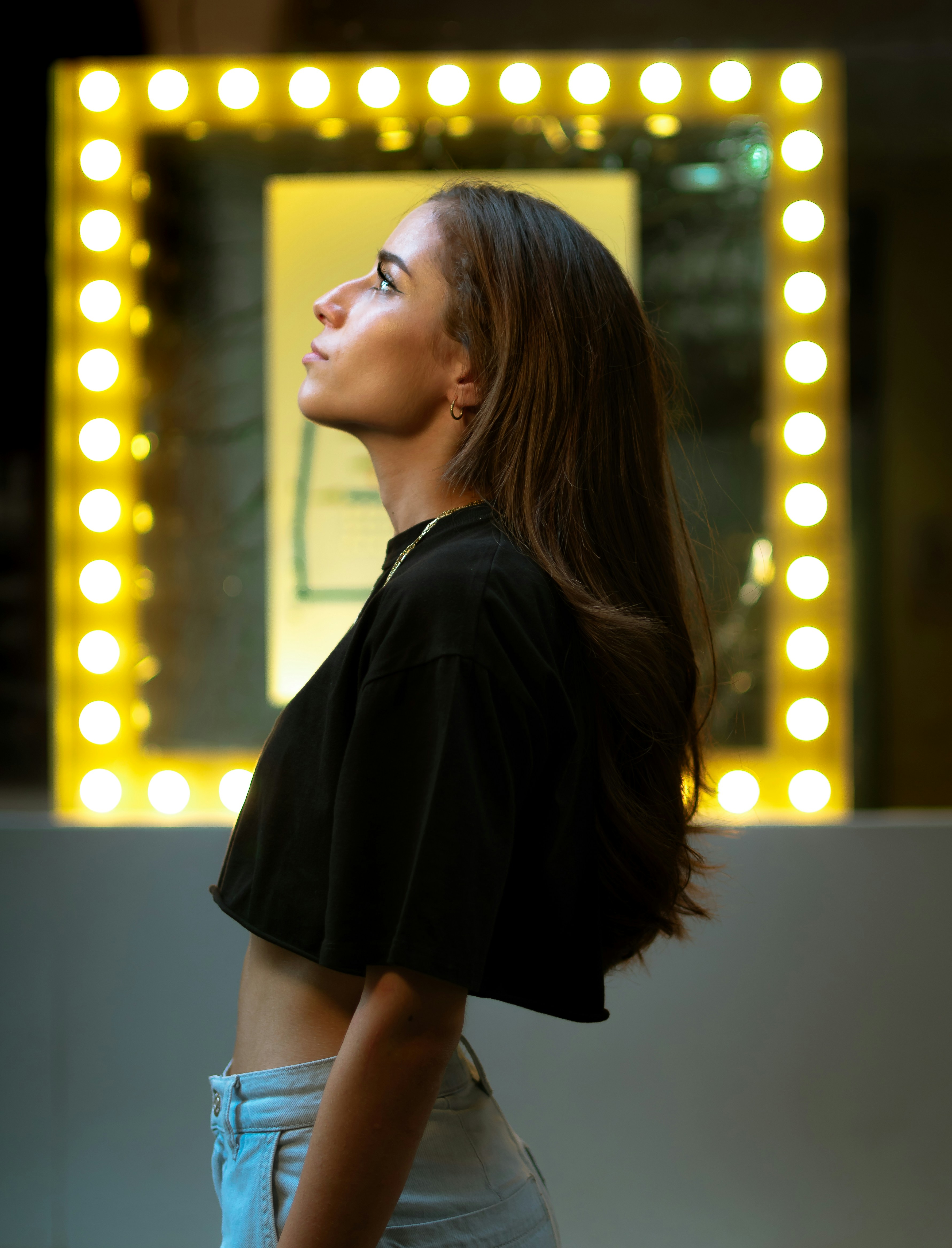 Unknown Person Facing Sideways Photo Free Apparel Image On Unsplash