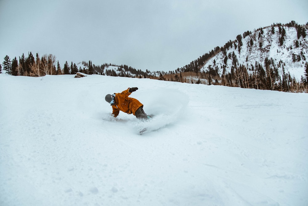photography of person plying snowboarding during daytime