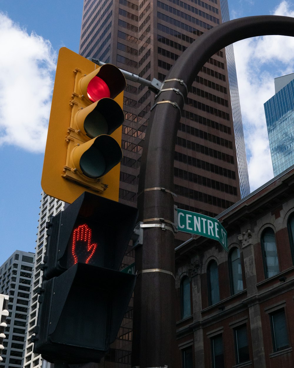 yellow and black traffic light during daytime