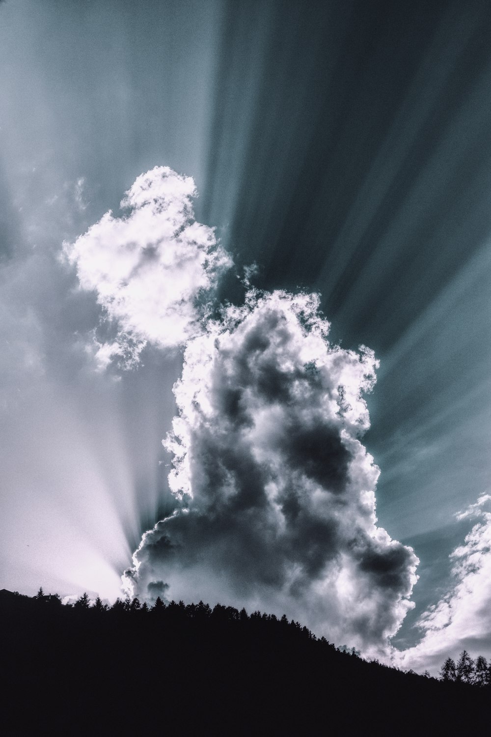 sunlight rays through cloud