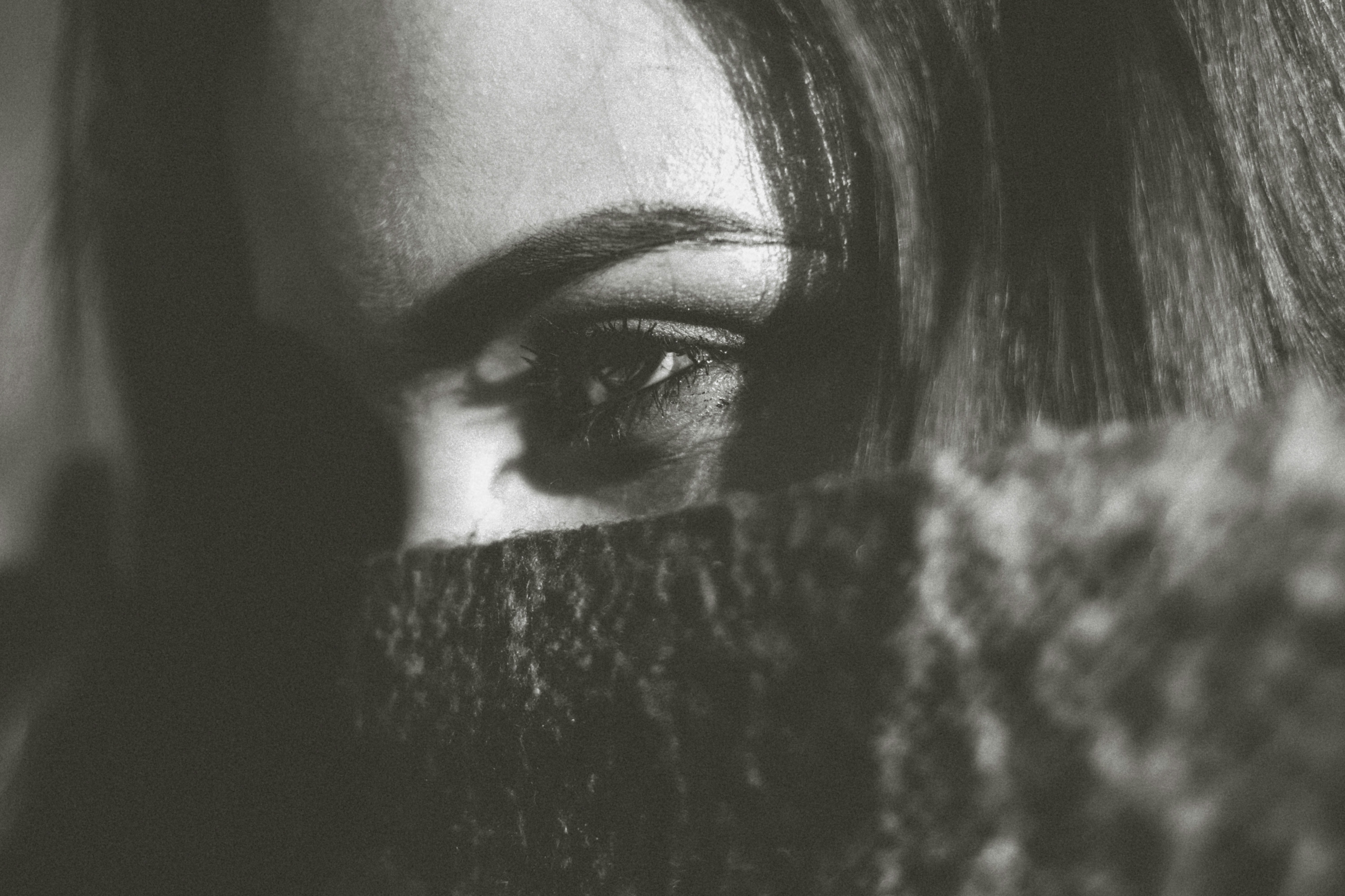 Signs She Still Loves You