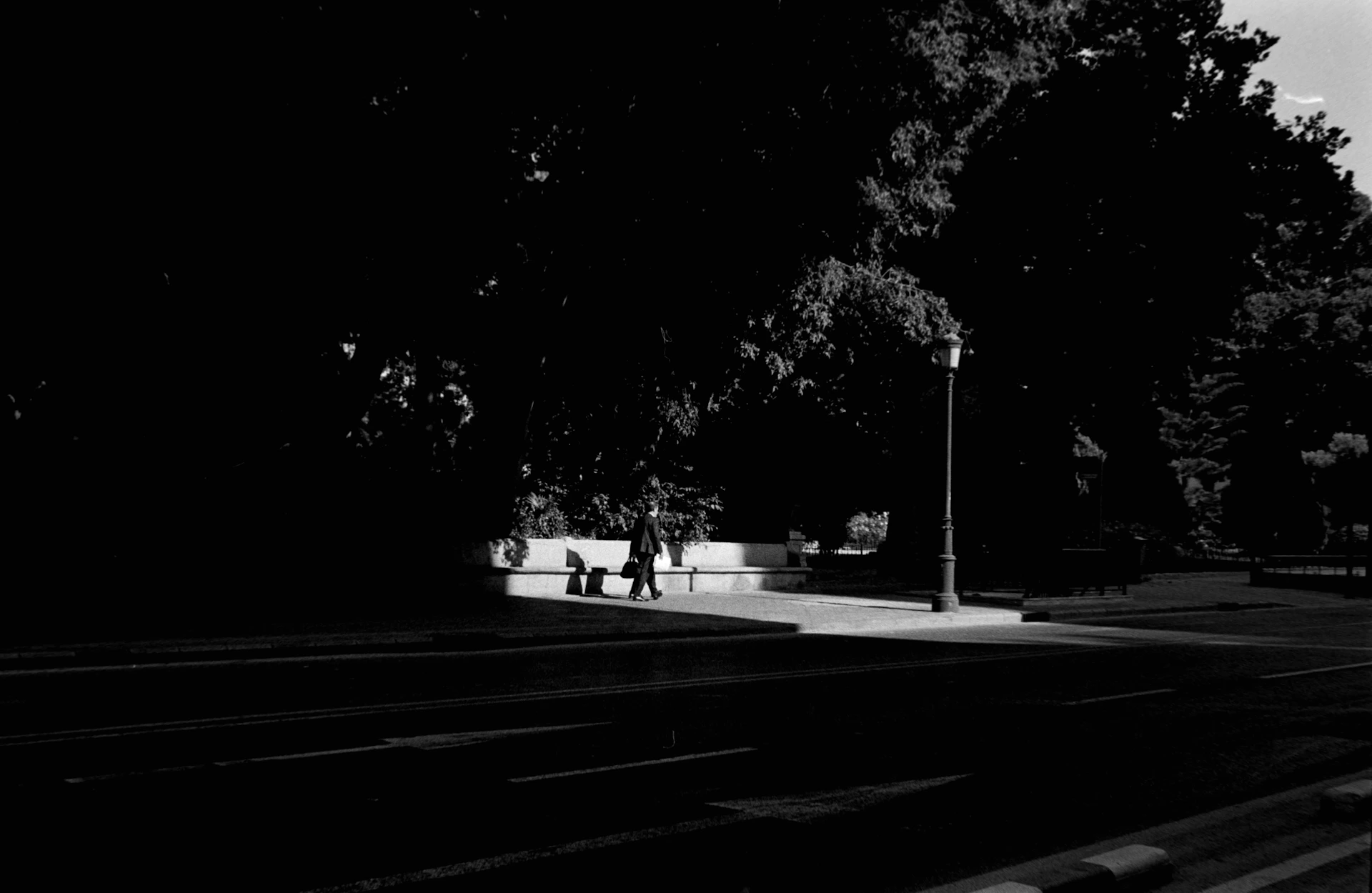 black and white bed linen