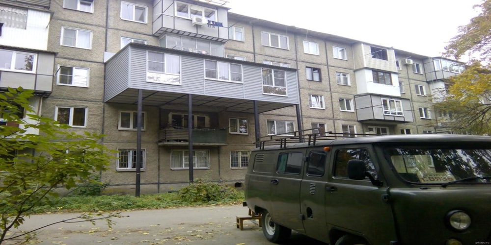 brown and white concrete building