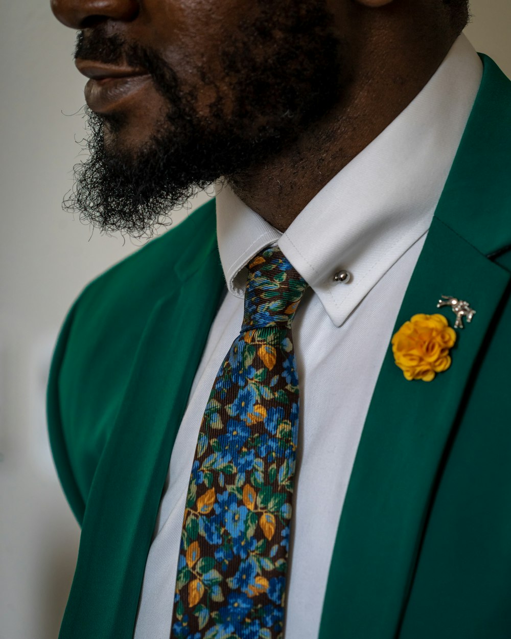 person wearing green dress shirt close-up photography