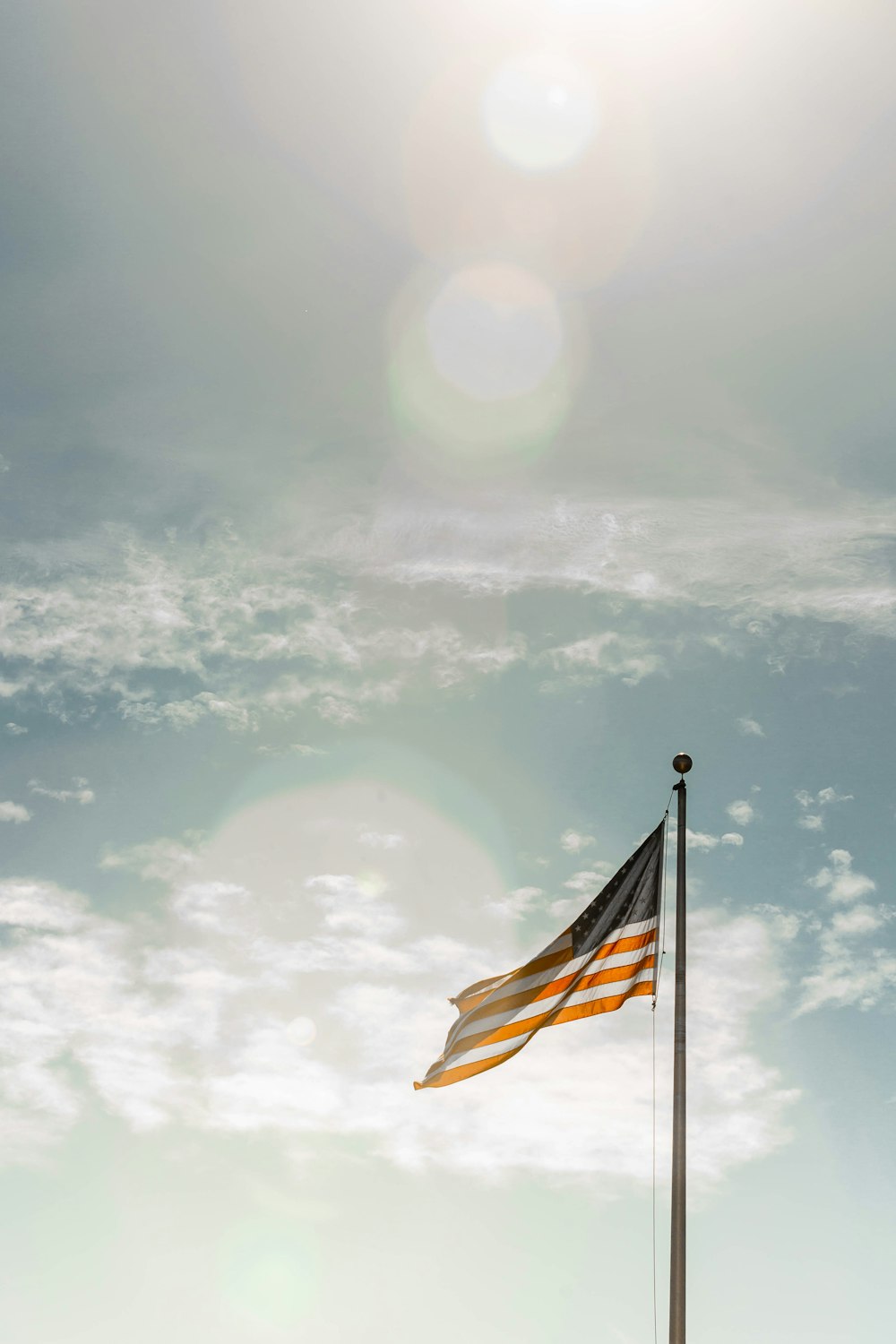 미국 국기의 로우 앵글 사진