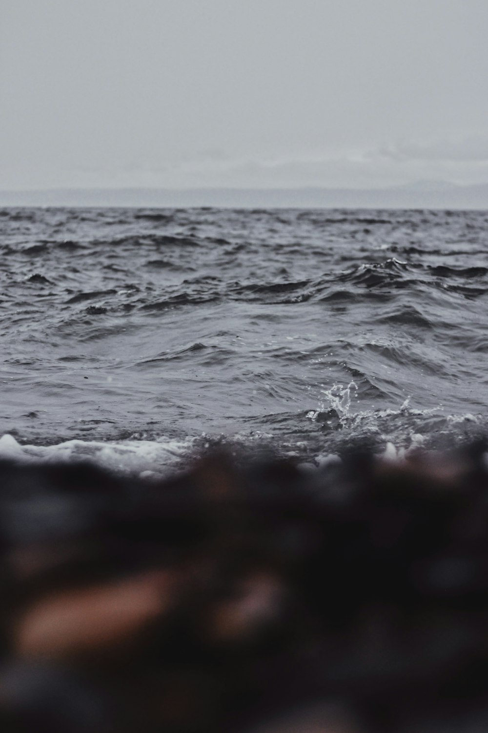 sea waves during daytime