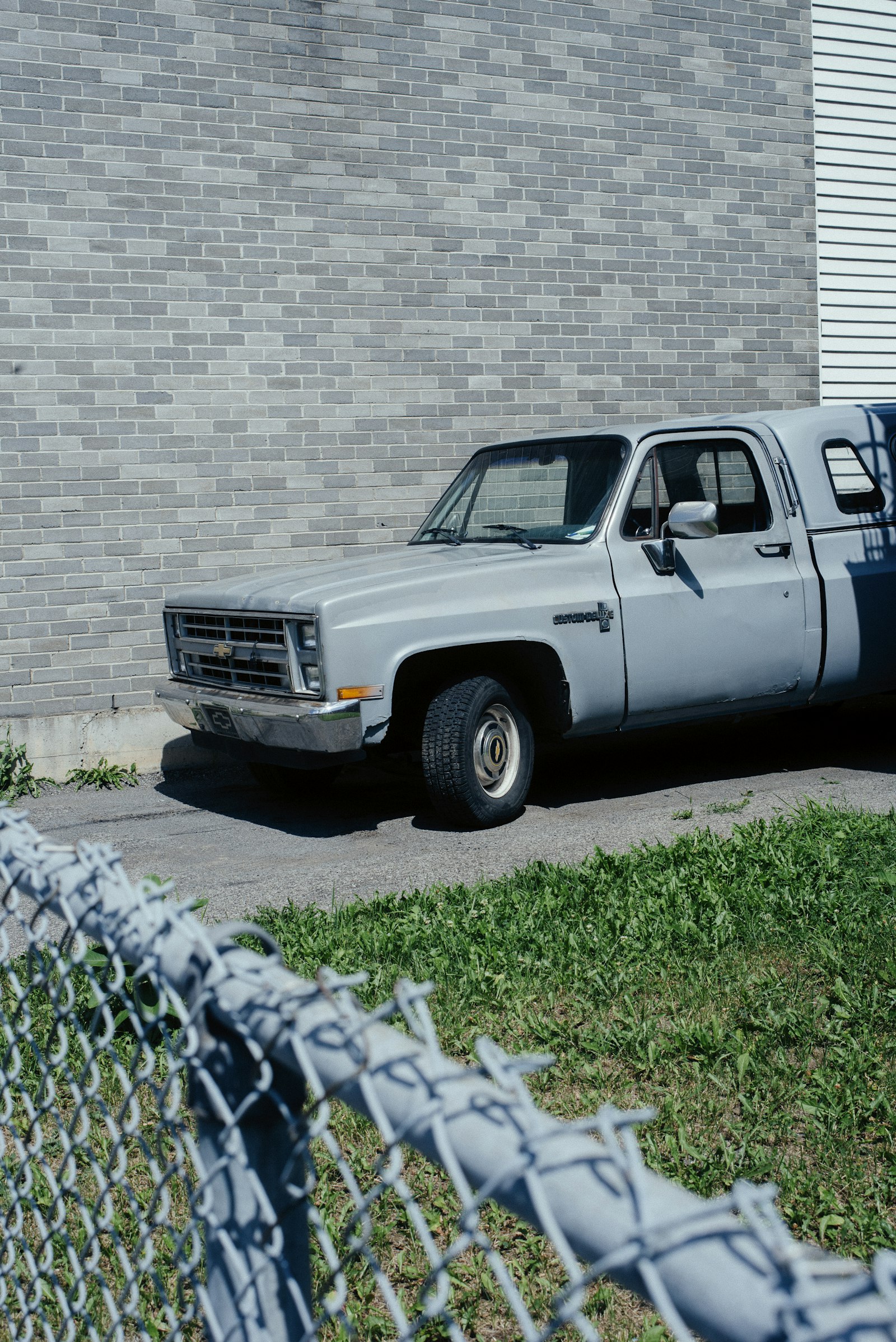 AF Zoom-Nikkor 35-70mm f/3.3-4.5 N sample photo. Gray pickup truck photography