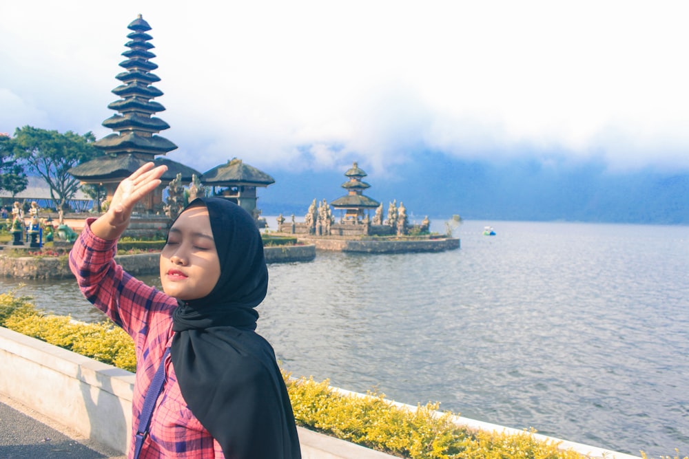 woman wearing black hijab