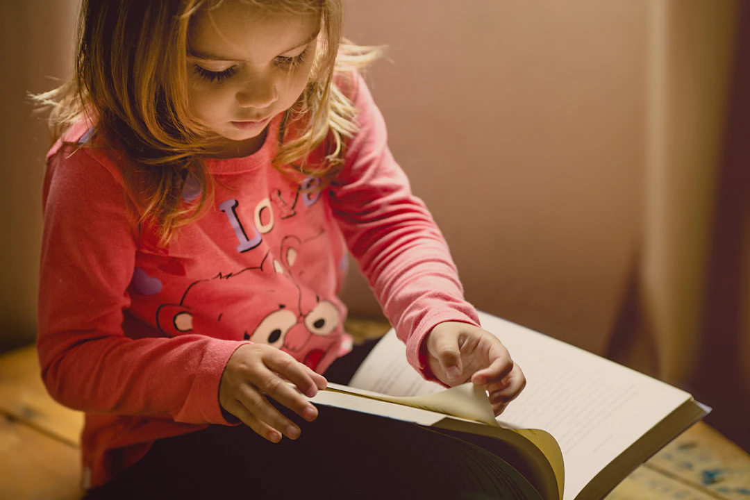 Student reading and writing for English study