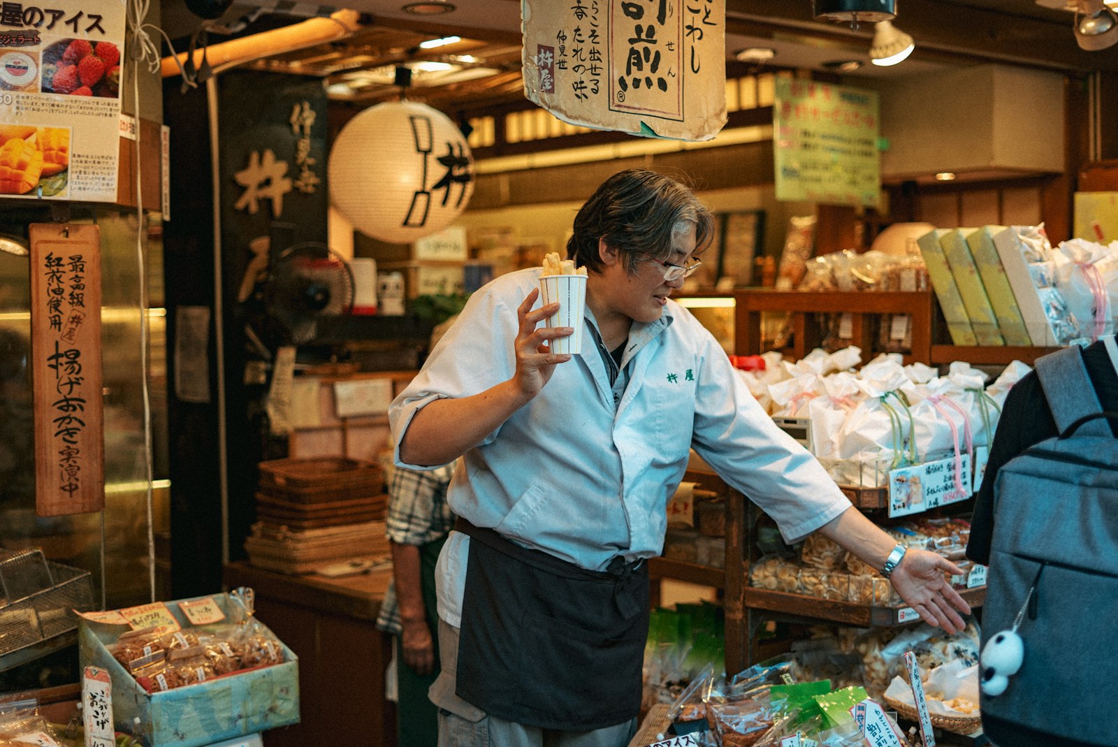 Sony a7S II + Sony FE 50mm F1.8 sample photo. Man standing on focus photography