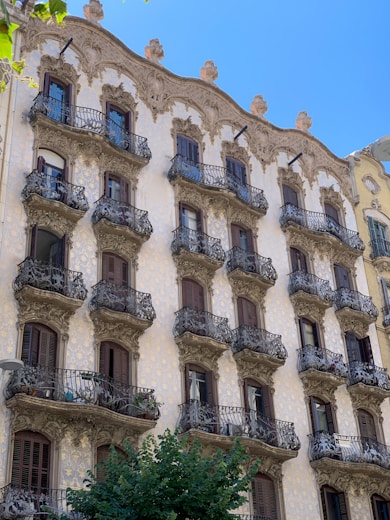 Ático antes del aislamiento - tejado deteriorado