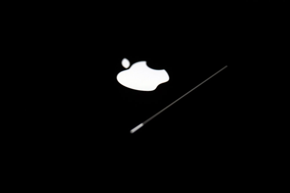 white Apple logo photo – Free Apple Image on Unsplash