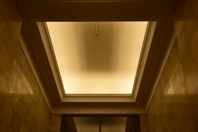 Ceiling with smooth tablaroca and elegant plafones lighting