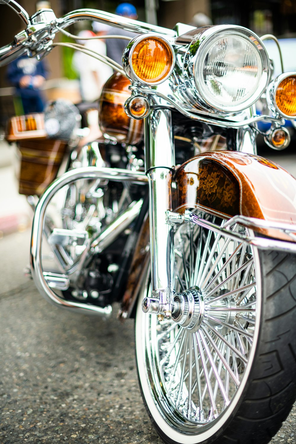 brown cruiser motorcycle