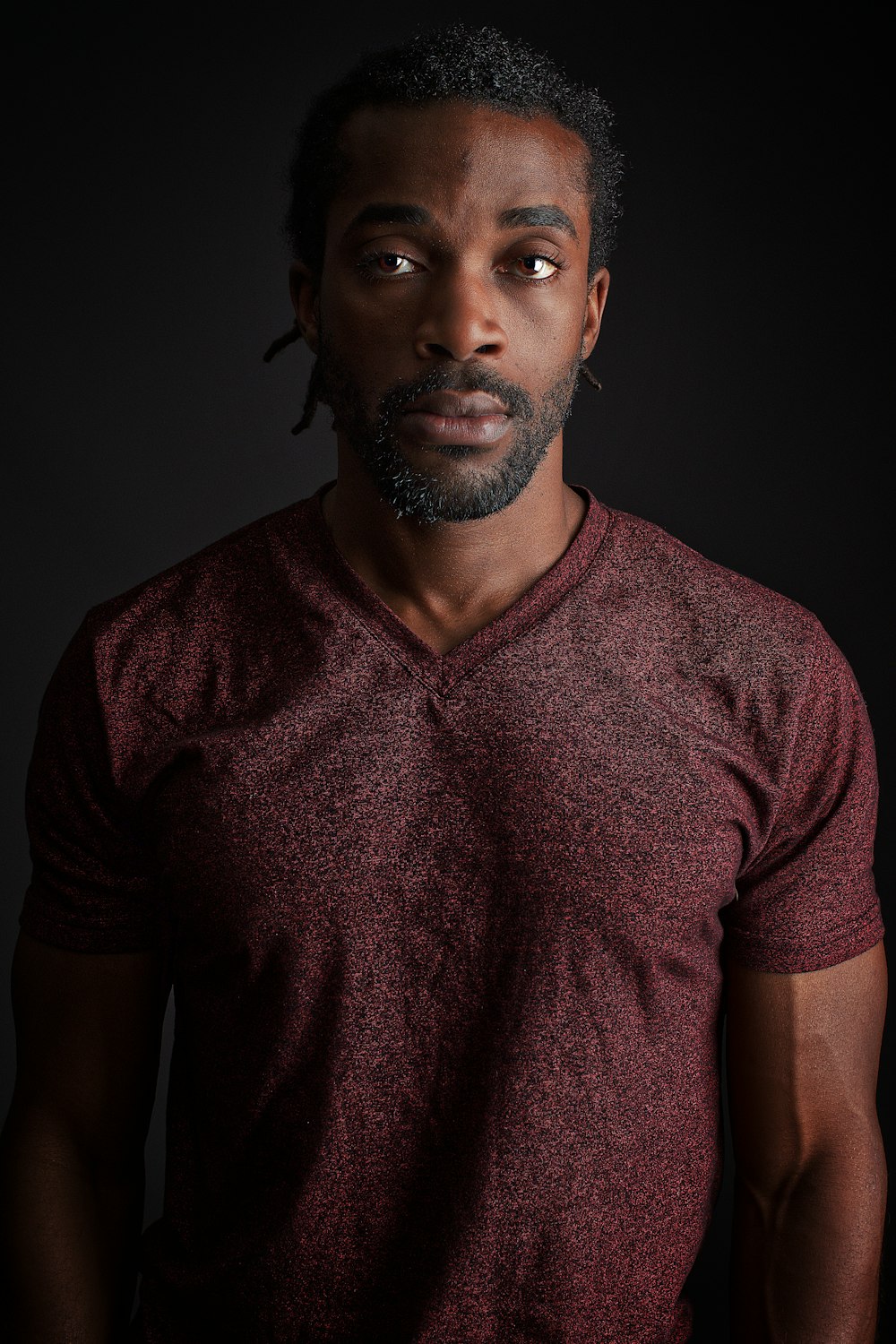 man wearing red v-neck shirt close-up photography