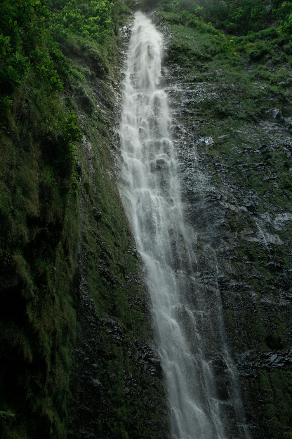 waterfall during daytime