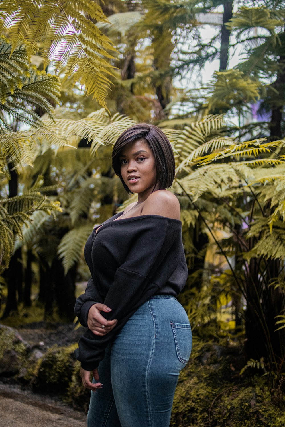 women wearing blue jeans close-up photography