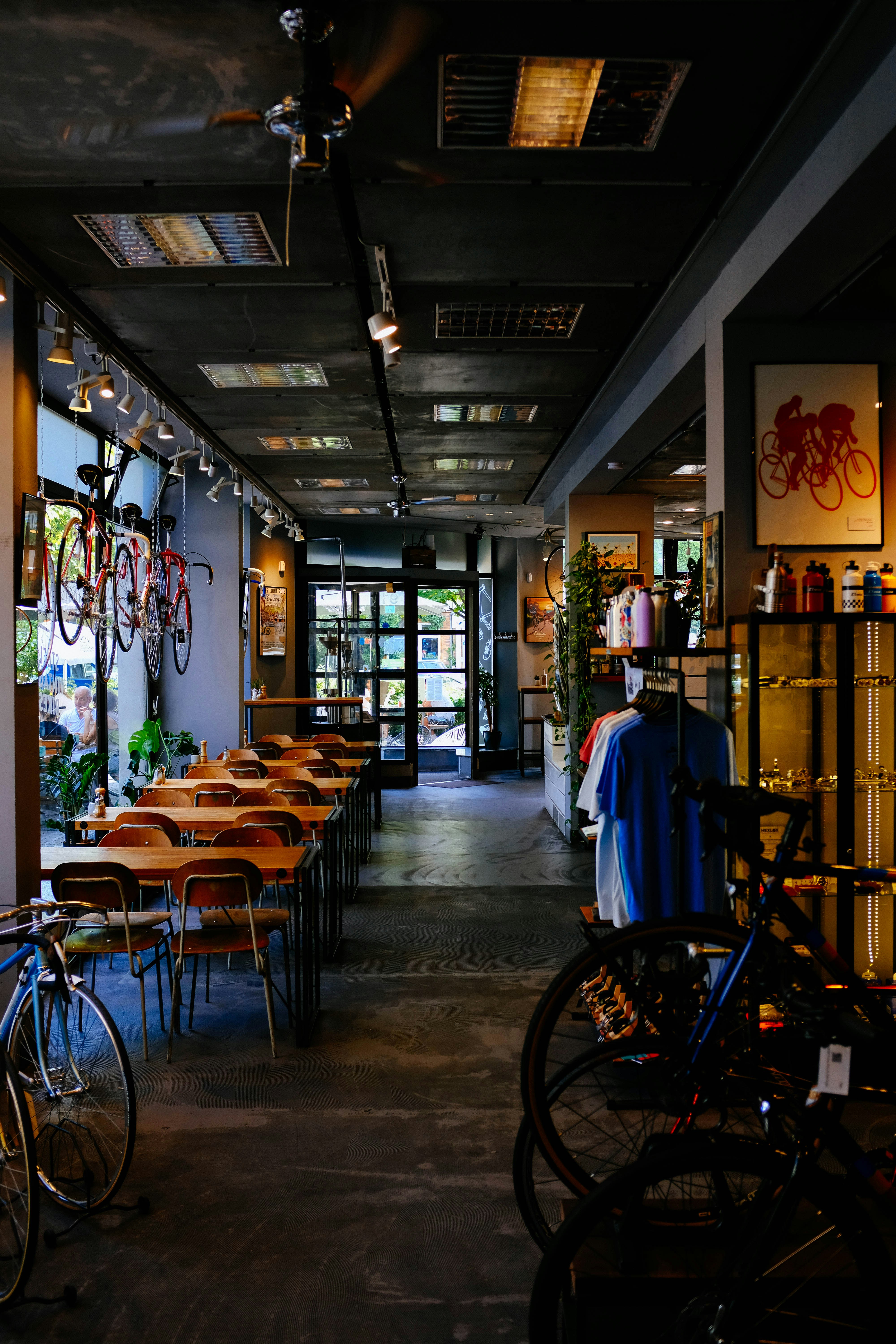 Photo by adrienolichon