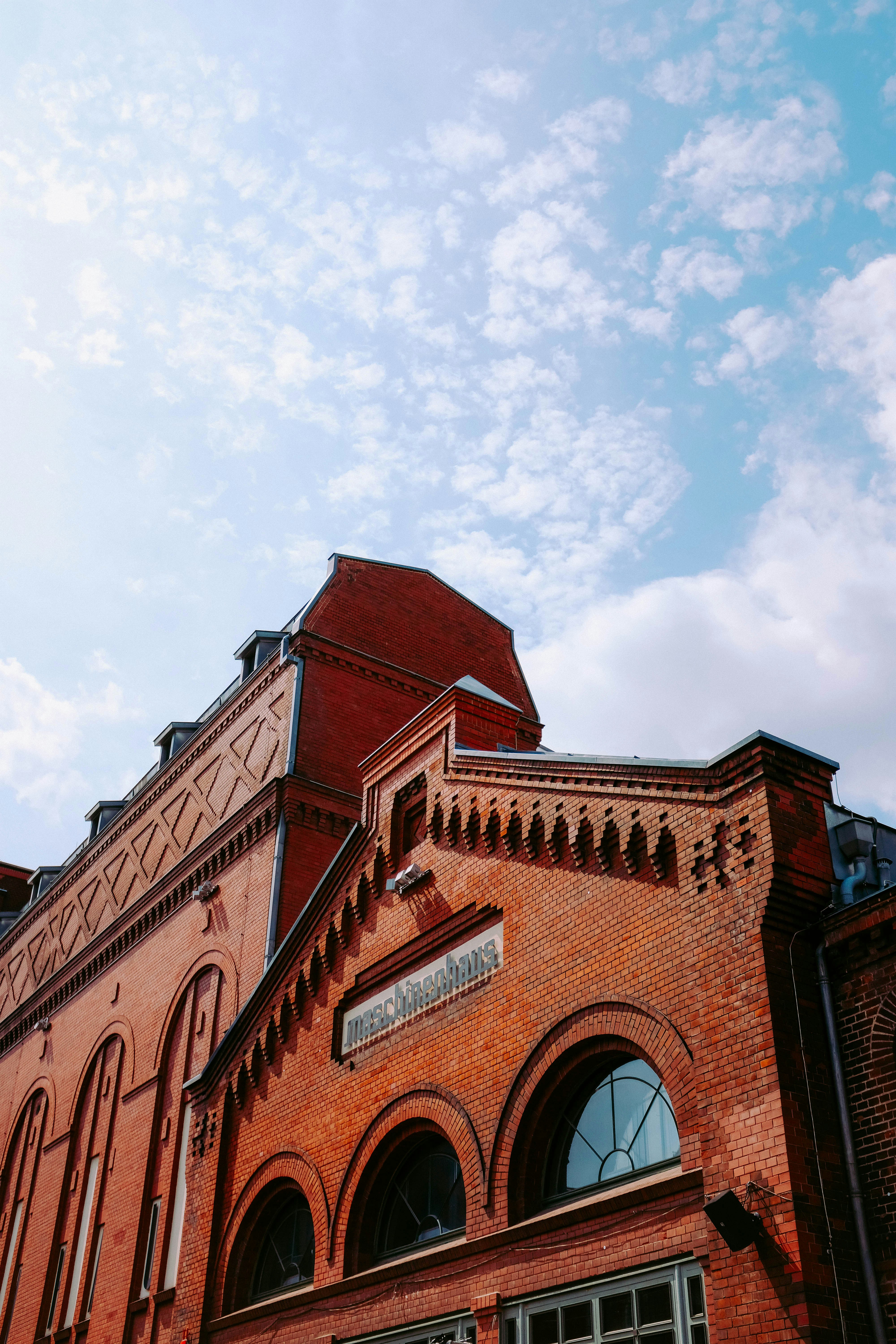 Photo by adrienolichon