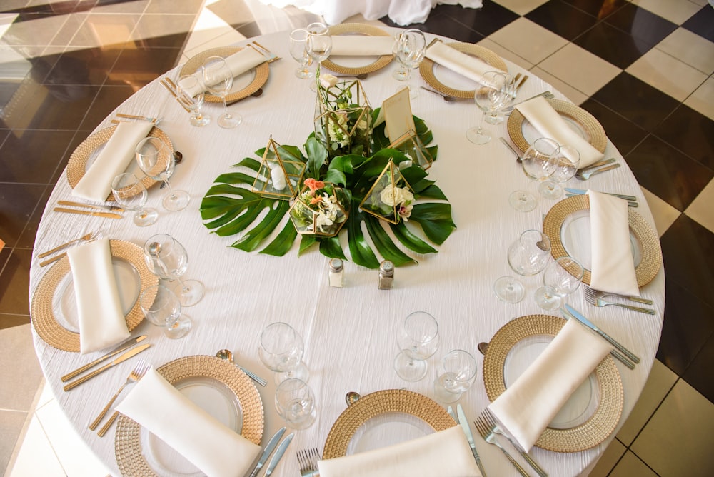 round white table close-up photography