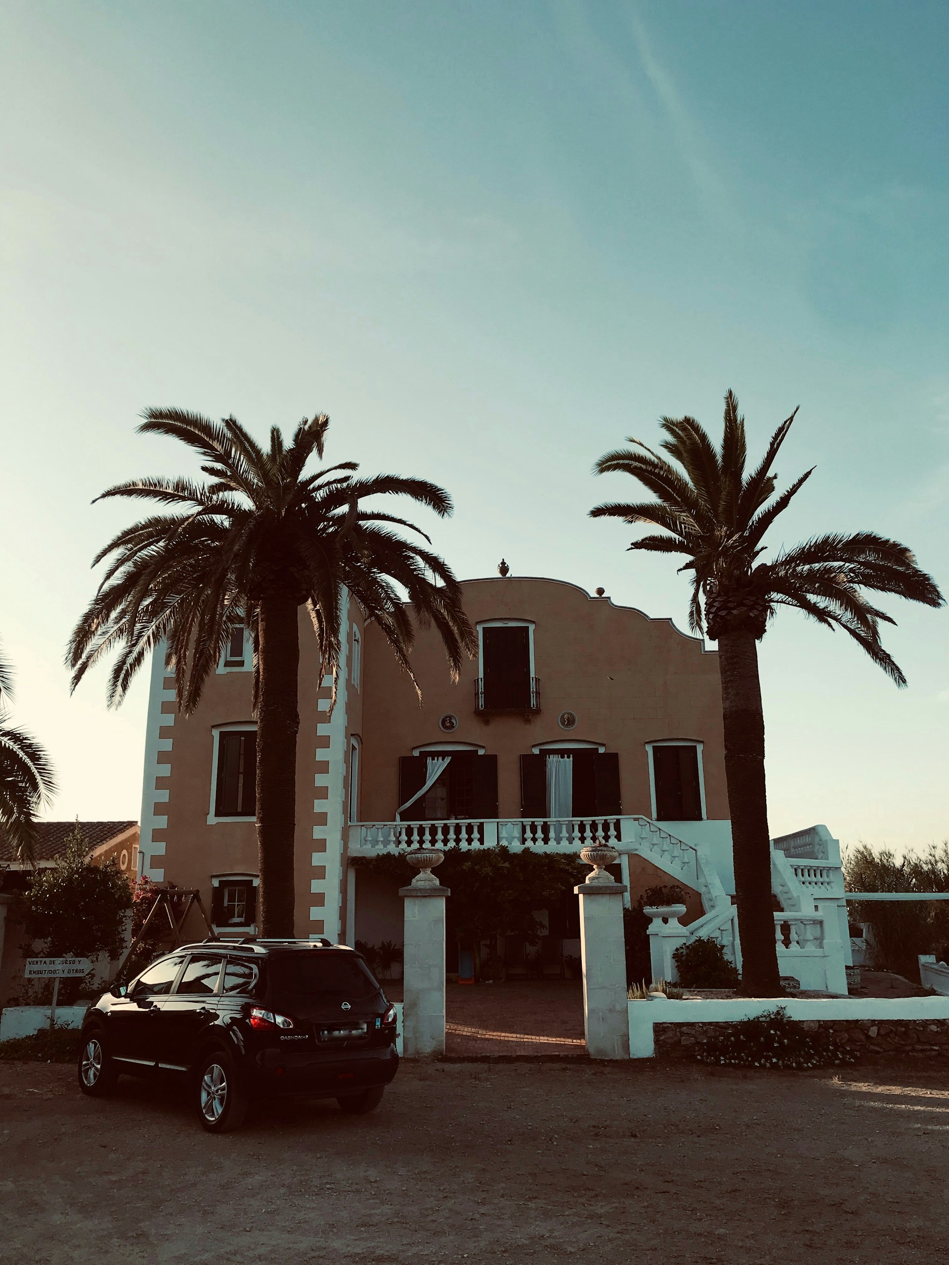 black and white bed linen