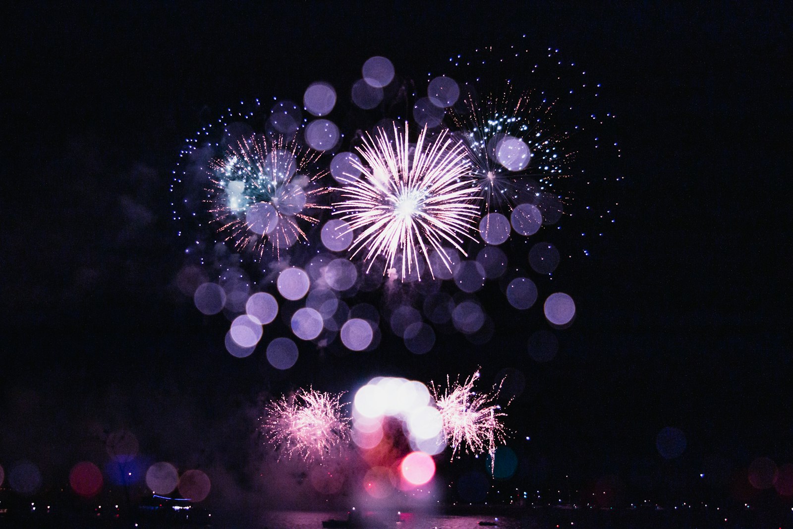 Canon EOS 70D + Canon EF 17-40mm F4L USM sample photo. Fireworks displaying during nighttime photography