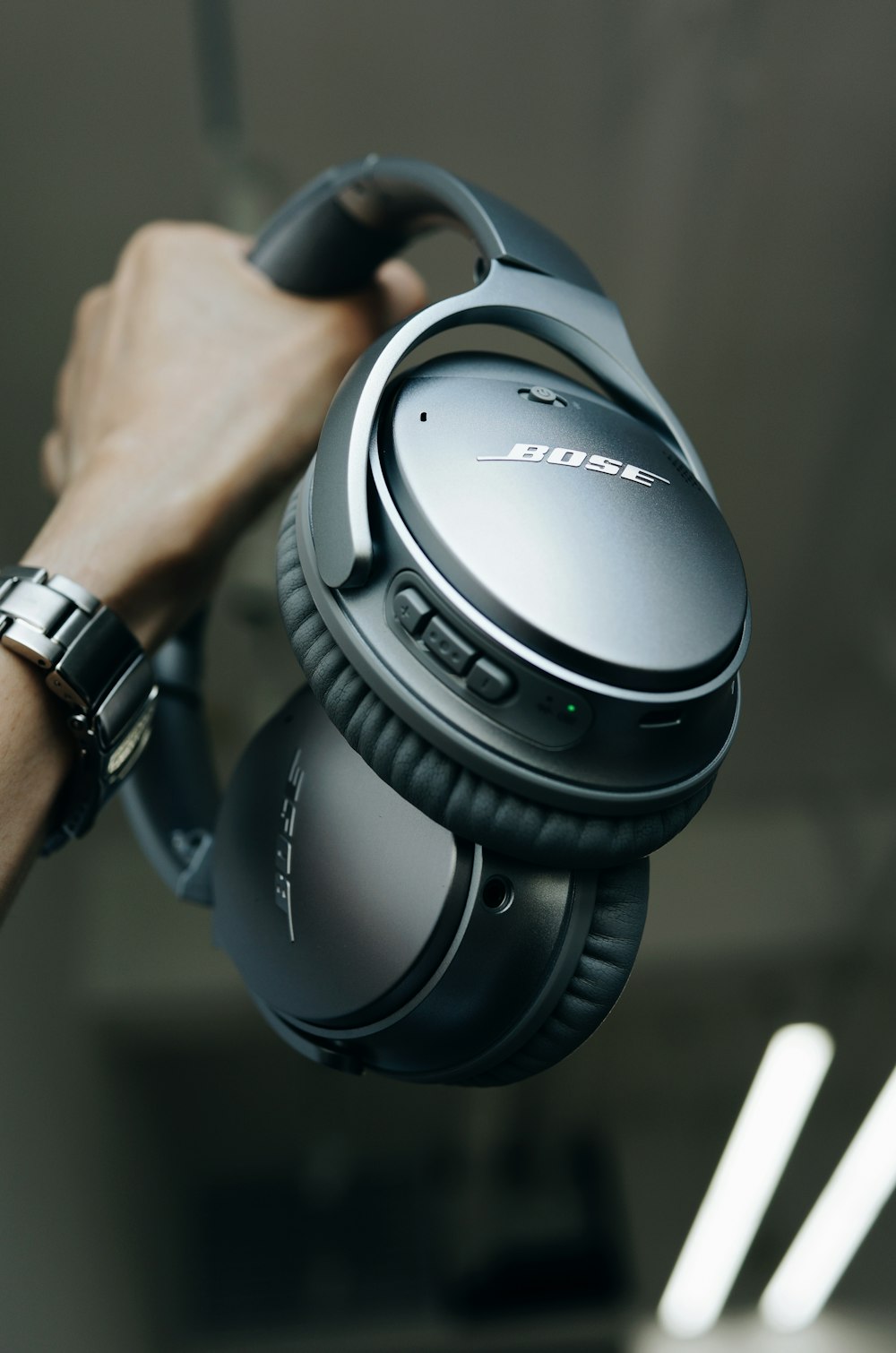 black Bose cordless headphones