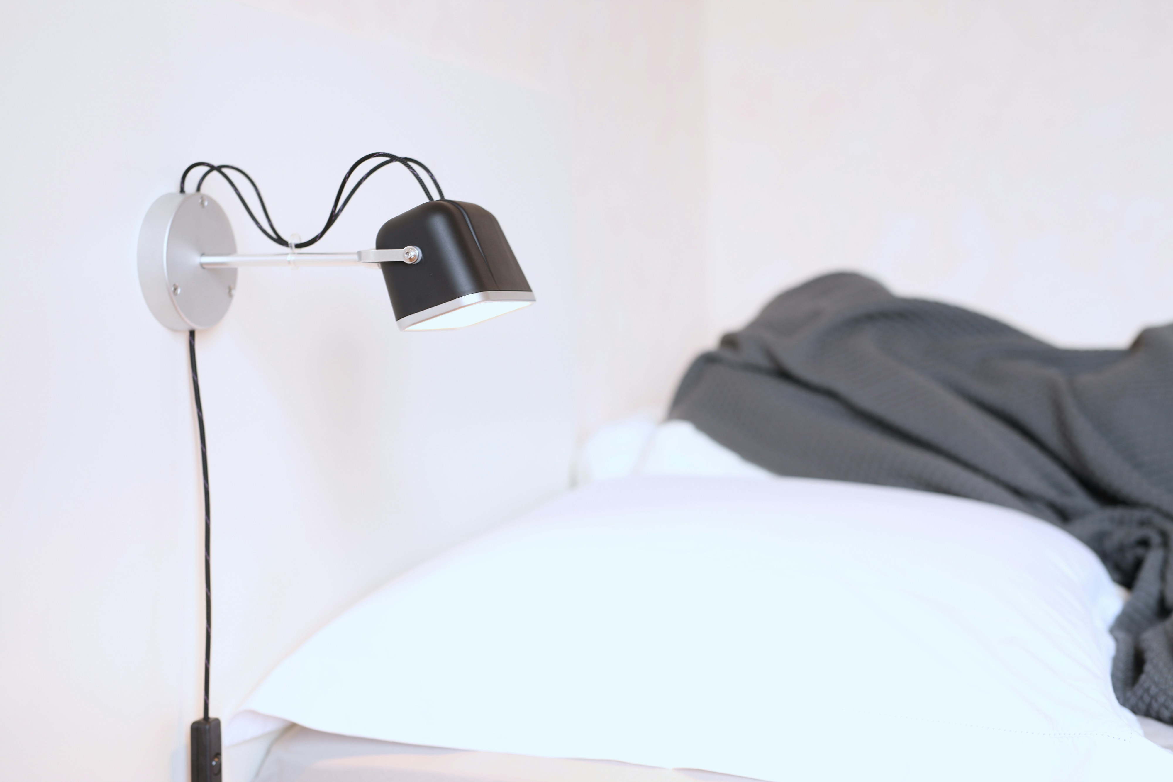 black talbe lamp