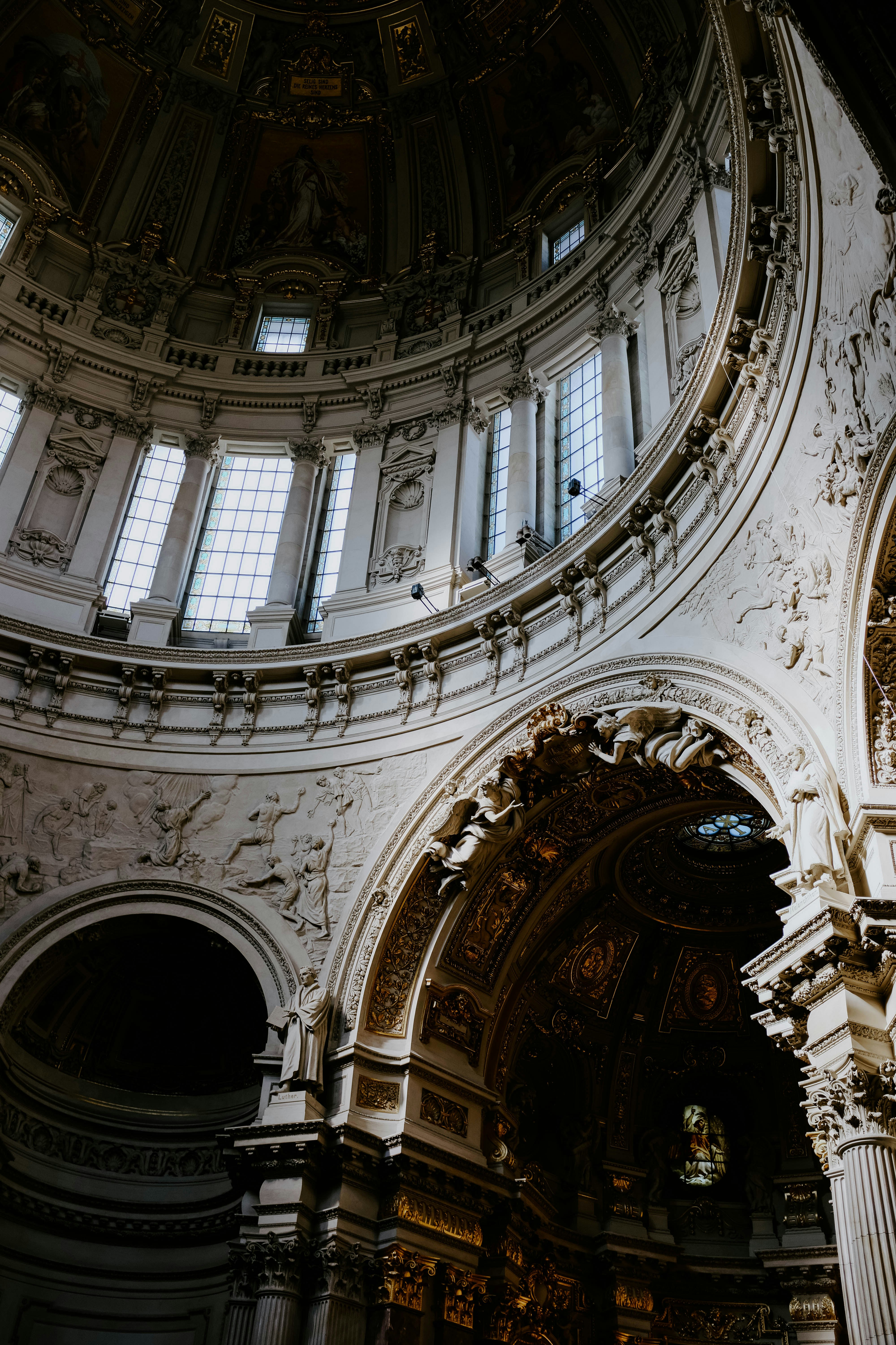 Photo by adrienolichon